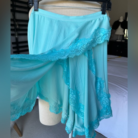 Intimately by FP skirt with lace details, size large - Picture 4 of 11